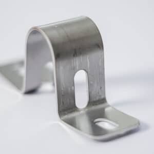 Grapa Inox Universal para tubo para bebedero porcino
