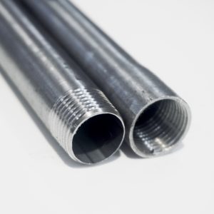 Tubos de acero inoxidable roscado personalizados y diseñados para aplicaciones hidráulicas de fabricación propia. 